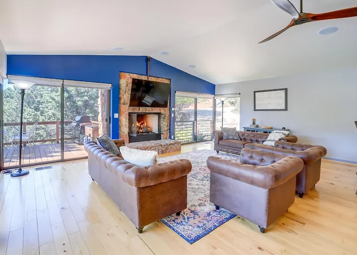 Hot Tub, Fire Pit & Deck: Chic Arizona Retreat Pine