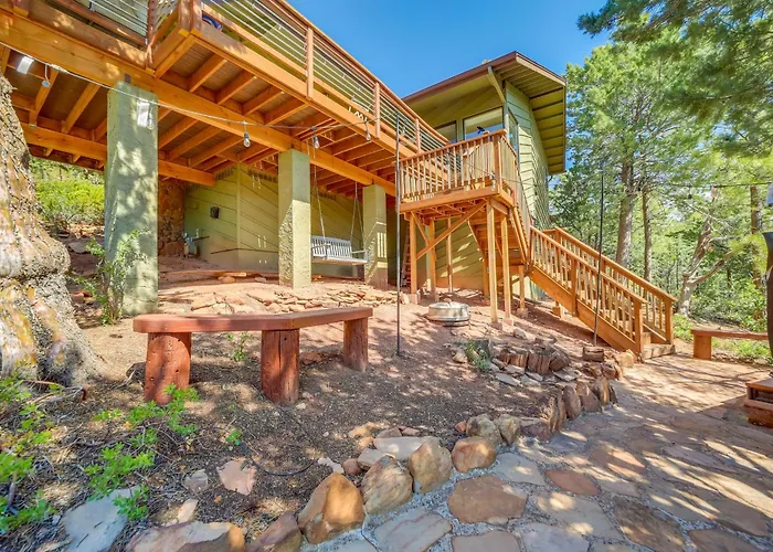 Dom wakacyjny Hot Tub, Fire Pit & Deck: Chic Arizona Retreat